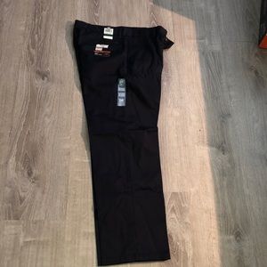 NWT Dockers Signature Khaki. Size 34x29